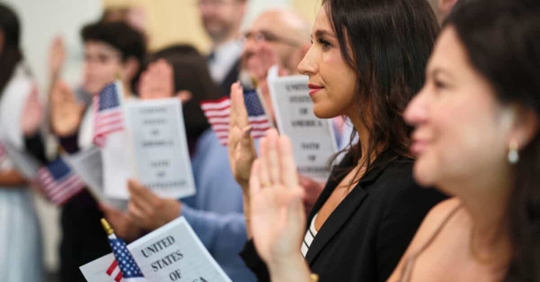 Immigrants taking oath as US citizen
